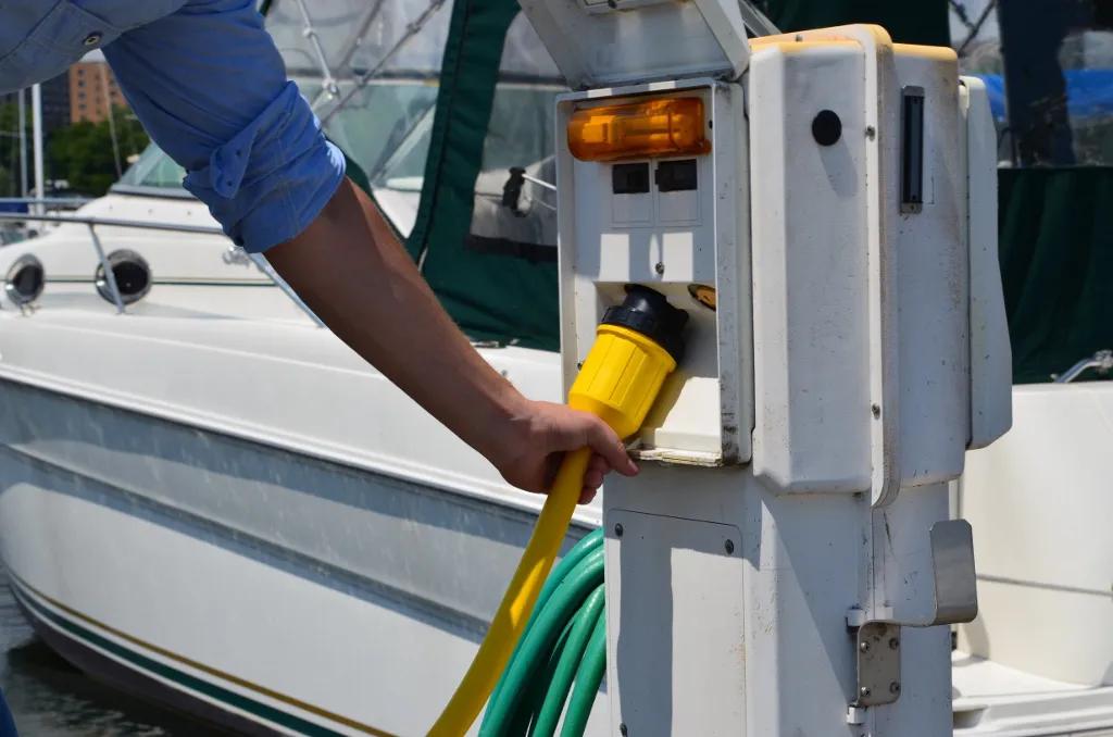 游艇起火怎么处理,游艇起火自救方法