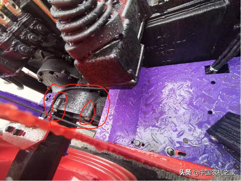 废铁履带玉米收获机,废铁玉米收割机二轮的多少钱