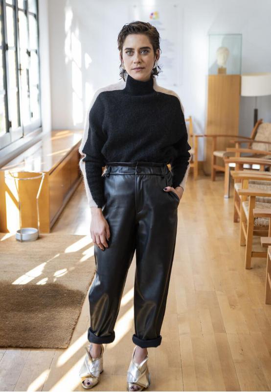 皮裤上窄下宽加长,皮裤时髦穿法