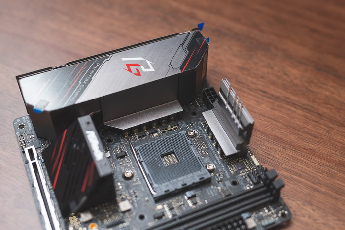 圣诞节前装一台白色的ITX性能钢炮游戏主机