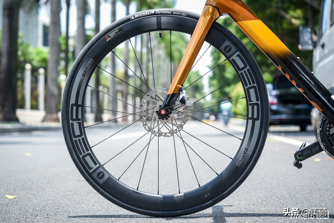 入门碳纤维公路车和顶级铝公路车,kootu碳纤维公路车测评