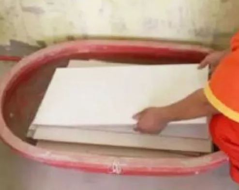 400x800瓷片用什么胶泥贴才好,墙壁贴瓷片踢脚线用水泥还是胶泥