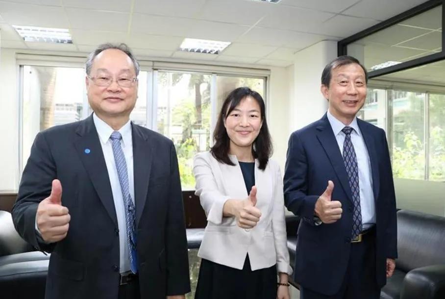 世界足球鞋排行第一 (世界上最强的足球鞋)