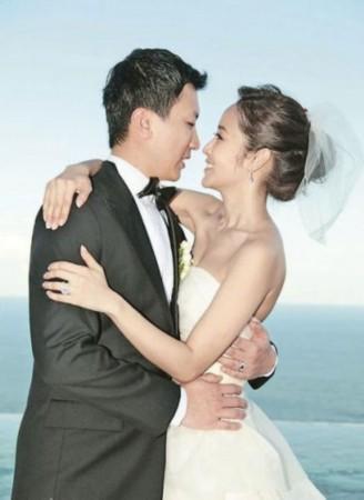 台湾第一女主播侯佩岑与她的母亲,台湾第一甜姐