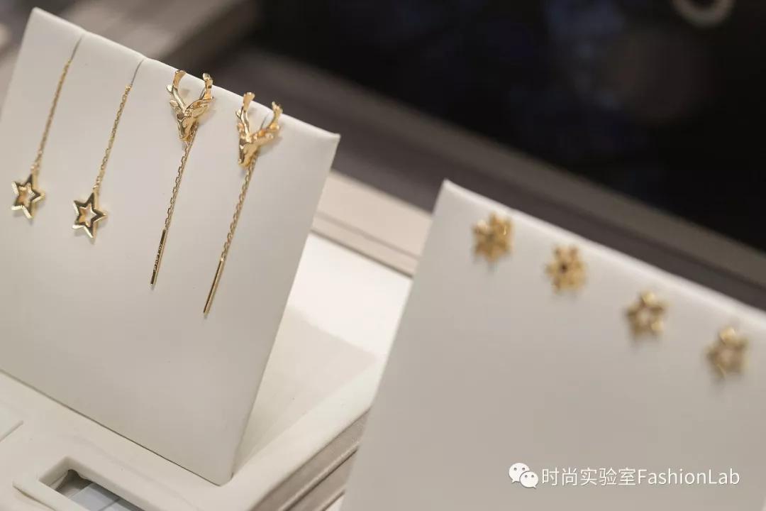 送对年终礼物是当代青年的社交核*器武**