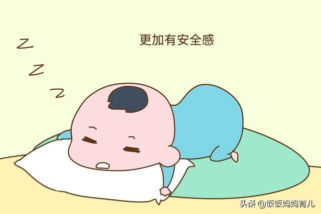 宝宝总爱趴着睡怎么回事,宝宝为什么老爱趴着
