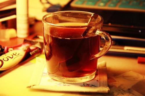 红茶为啥喝起来酸的,红茶为什么会有酸涩感