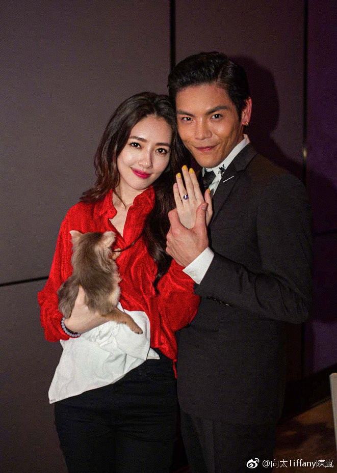 何猷君送的10克拉钻戒多少钱,何猷君求婚钻戒多少钱