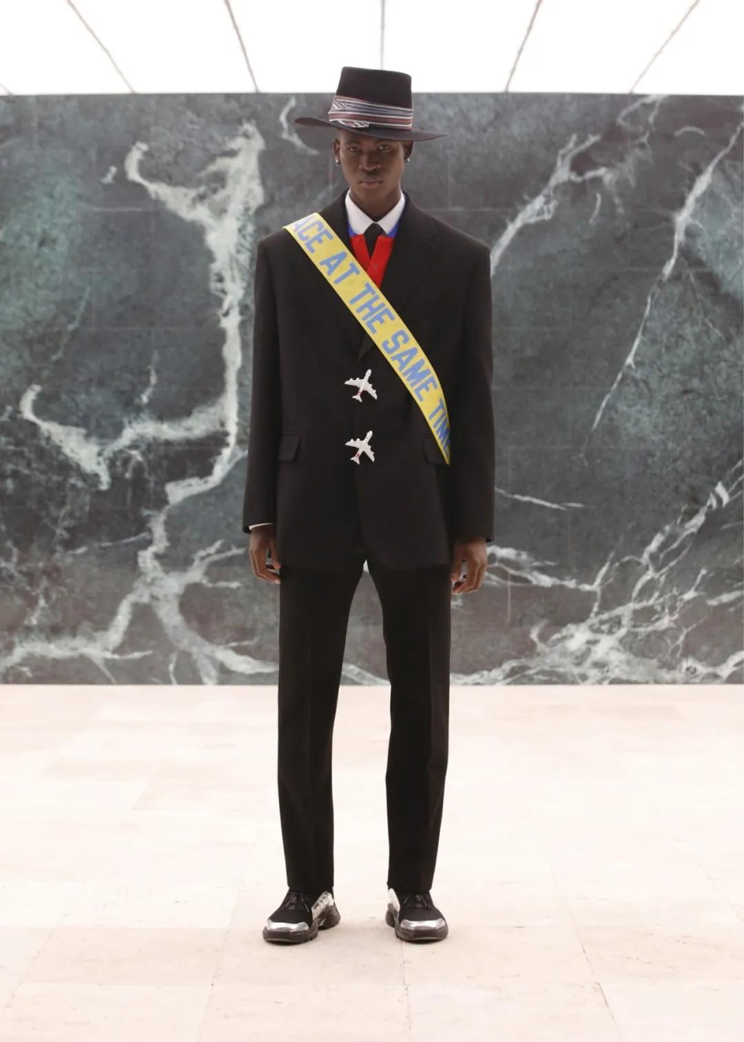 把童话世界穿在身上,lv2020秋冬巴黎时装秀