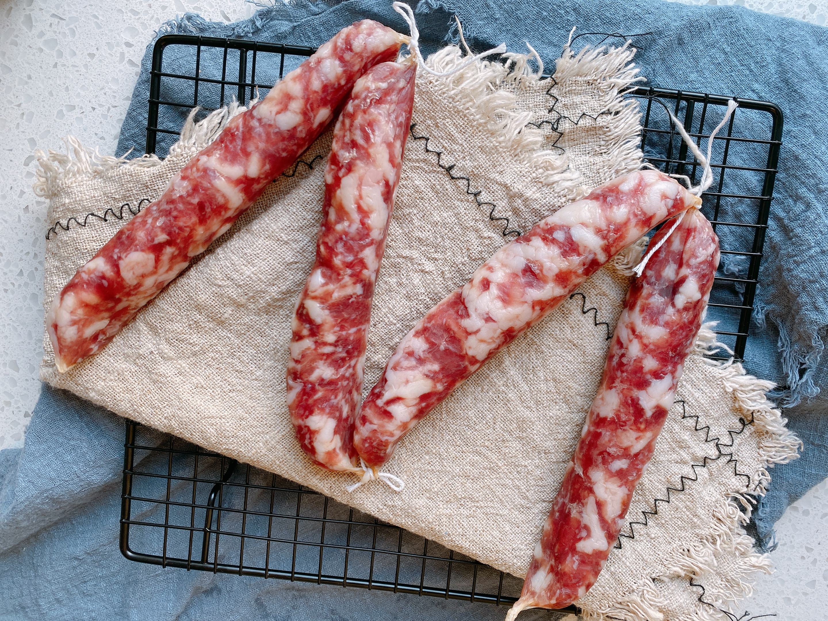 灌香肠制作方法和配方,灌香肠的做法10斤肉用多少盐