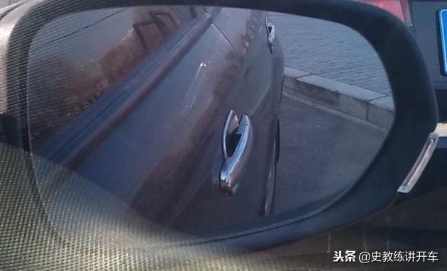 窄路左侧侧方位停车视频,侧方位停车看路沿石