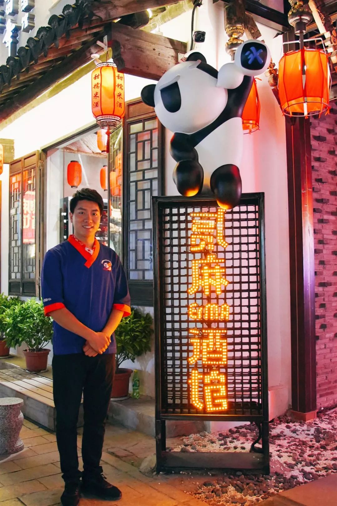 火遍成都的贰麻酒馆,成都贰麻酒馆为什么那么火