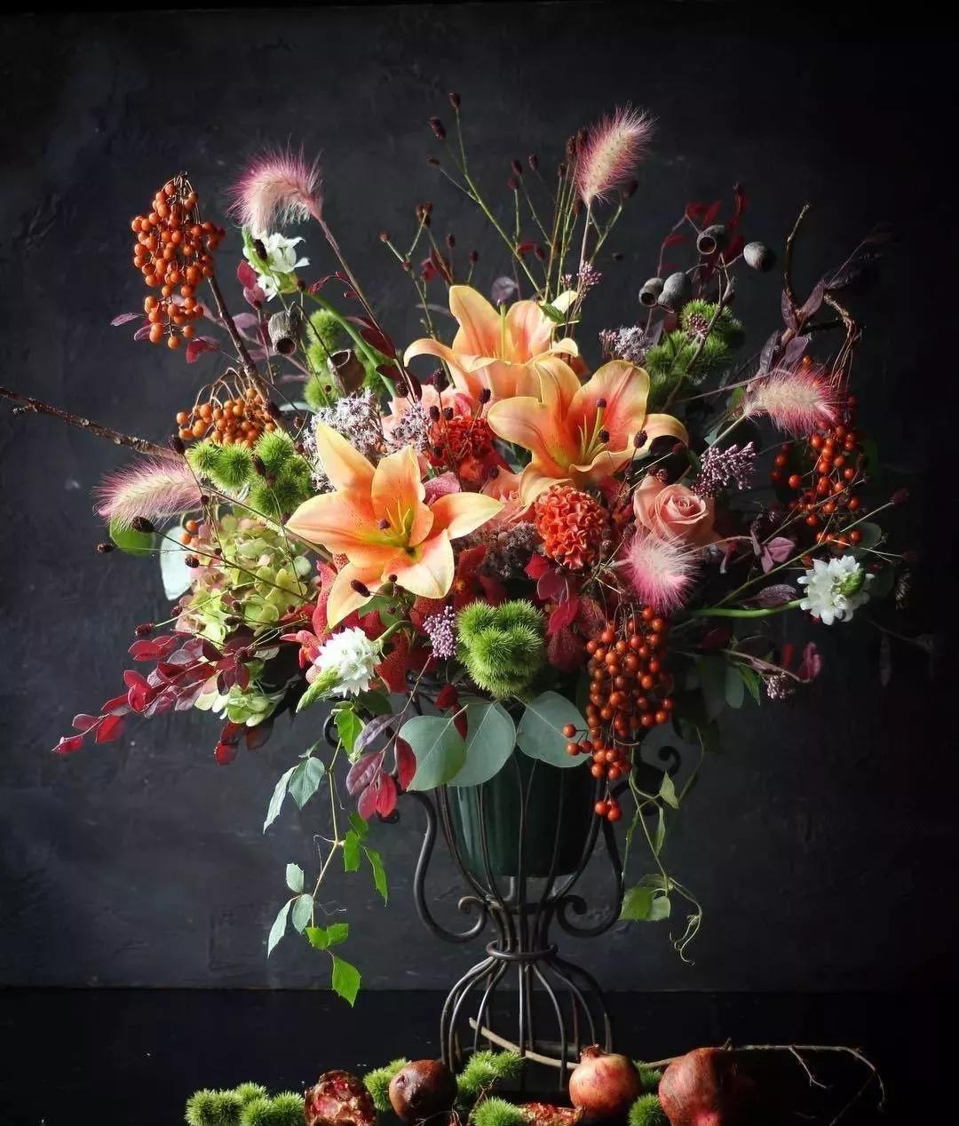 花要不要经常换水,花材正确处理方式及日常养护