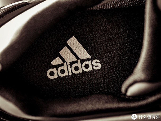 adidas阿迪达斯男子运动鞋,阿迪达斯新款球鞋测评
