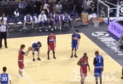 爆笑GIF趣图：美女，这射的是丘比特之箭吧