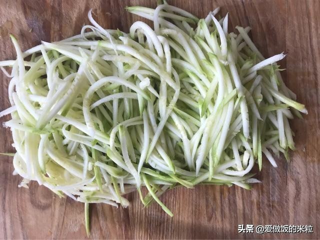 凉拌芝麻酱西葫芦的正宗做法,芝麻酱拌西葫芦可以吃吗