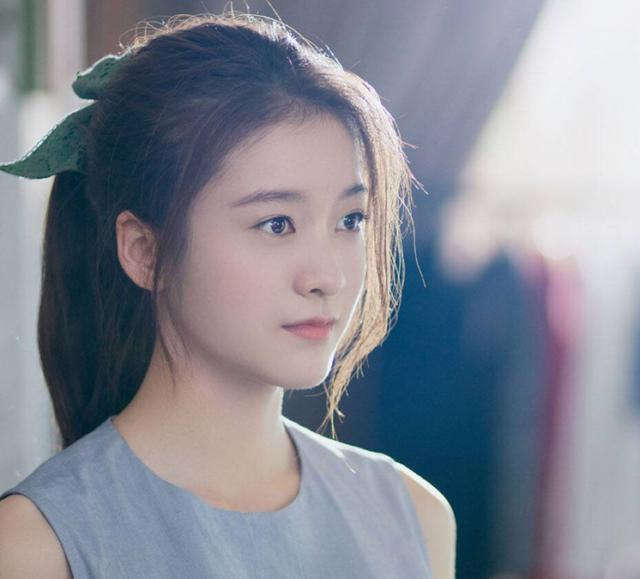 脸皮干燥紧绷请问怎么正确补水,皮肤缺水干燥用什么护肤品好