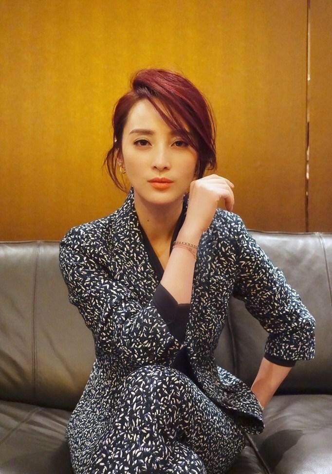 蒋勤勤45岁穿衣,46岁蒋勤勤穿搭