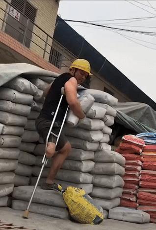 火车卧铺比硬座难买,火车硬卧为什么便宜