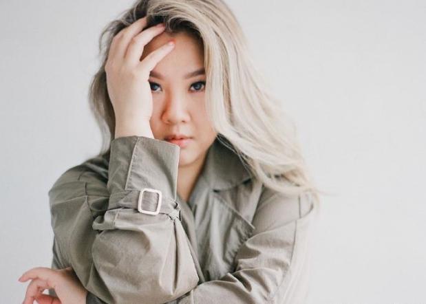 郑少秋之女郑欣宜拖200斤肉跳舞，减肥数次失败，遗传妈妈没办法