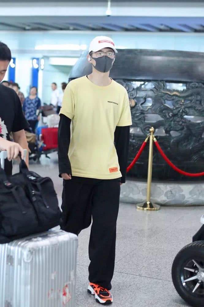 扒一扒宽裤子的那些事儿，驾驭不好，180㎝的陈晓也像170㎝