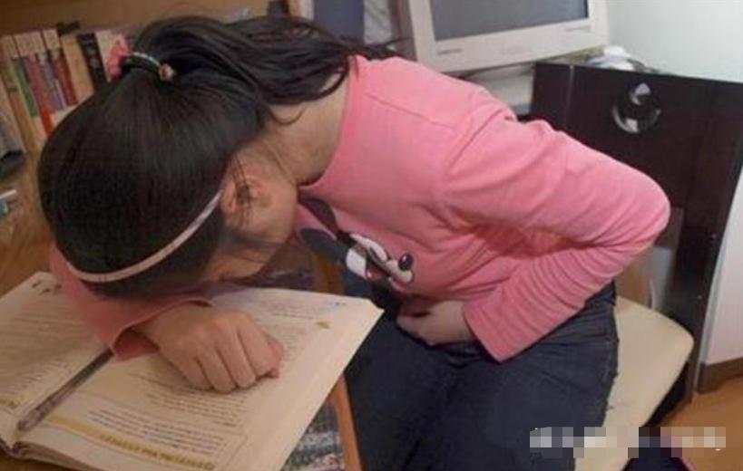 肚子突然疼腹泻冒冷汗休克,肚子痛的一阵一阵犯恶心冒冷汗