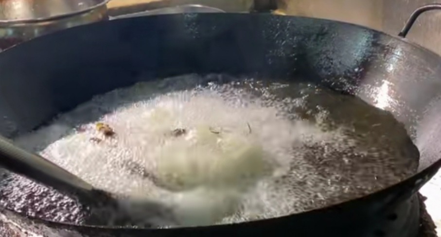 手撕盘龙鳝创始人,湖北荆州手撕盘龙鳝