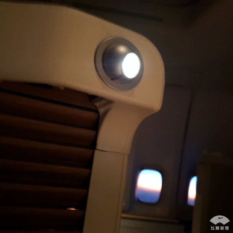 打卡泰航波音747头等舱，贴心空姐疯狂投喂，大龙虾鱼子酱吃到撑