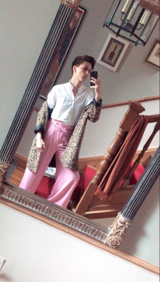 男人可以穿粉色的衣服和裤子吗,男人不能穿红色的衣服吗