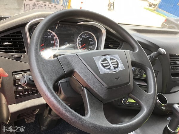 国六动力强劲车,国六解放j6p牵引车自重