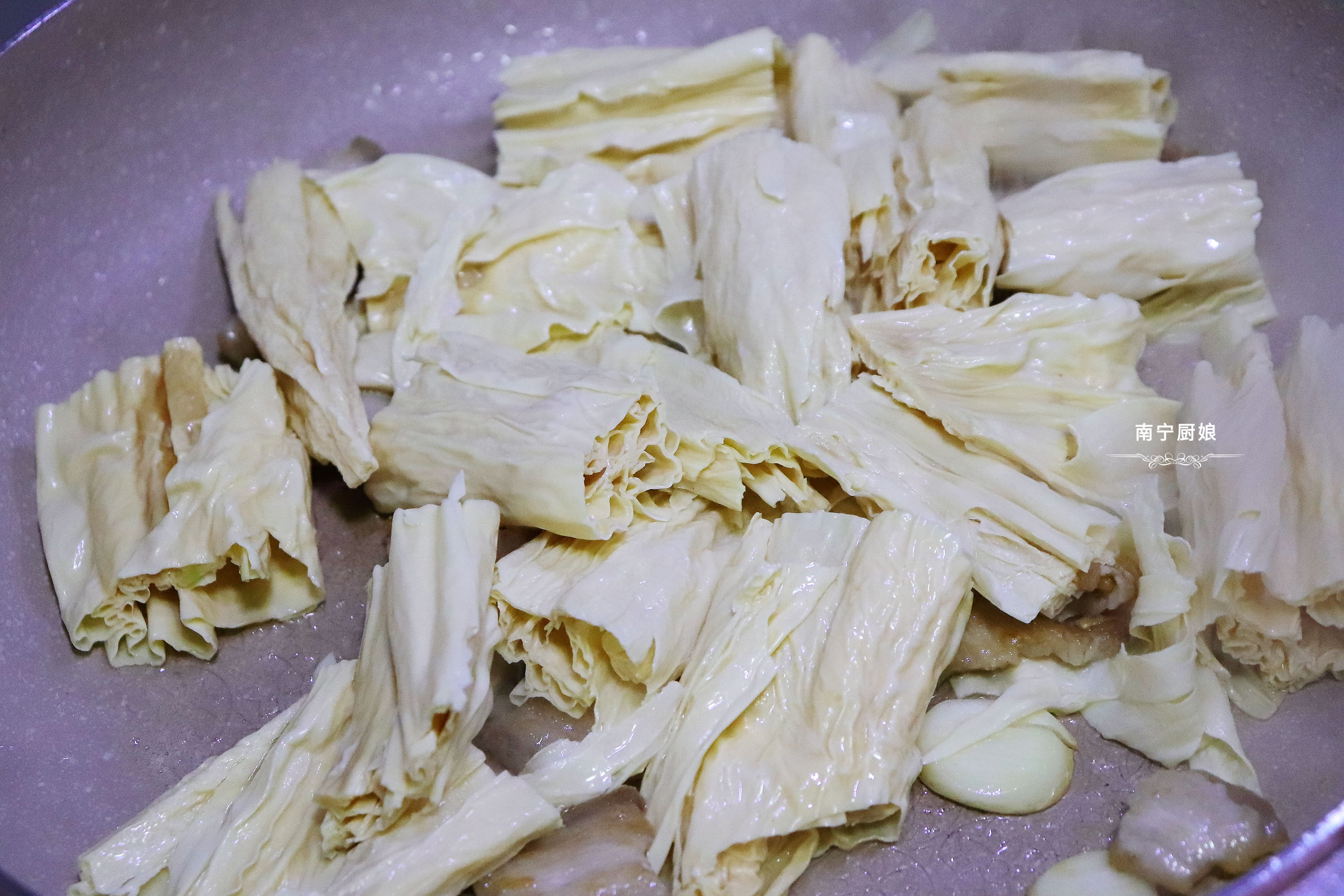 泡发好的腐竹凉拌要焯水吗,泡发腐竹有妙招