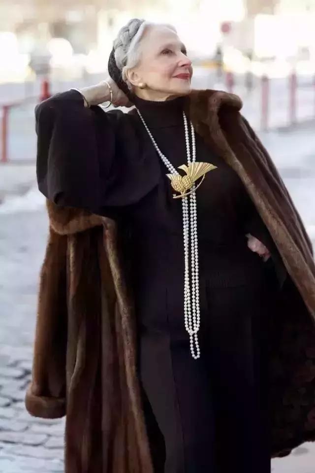 80岁的时尚潮流老奶奶 (88岁时尚老奶奶)