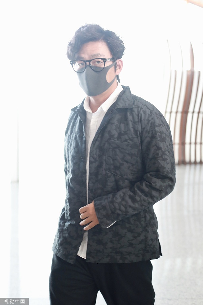 王宝强现身北京机场？王宝强生活花絮？王宝强新女友冯清曝光？