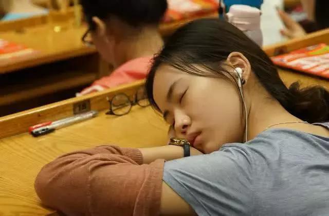 学校辟谣女学生弃婴,某职校女生宿舍楼发现弃婴