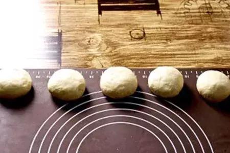 德式烤肠面包做法,法式蒜香烤肠面包做法