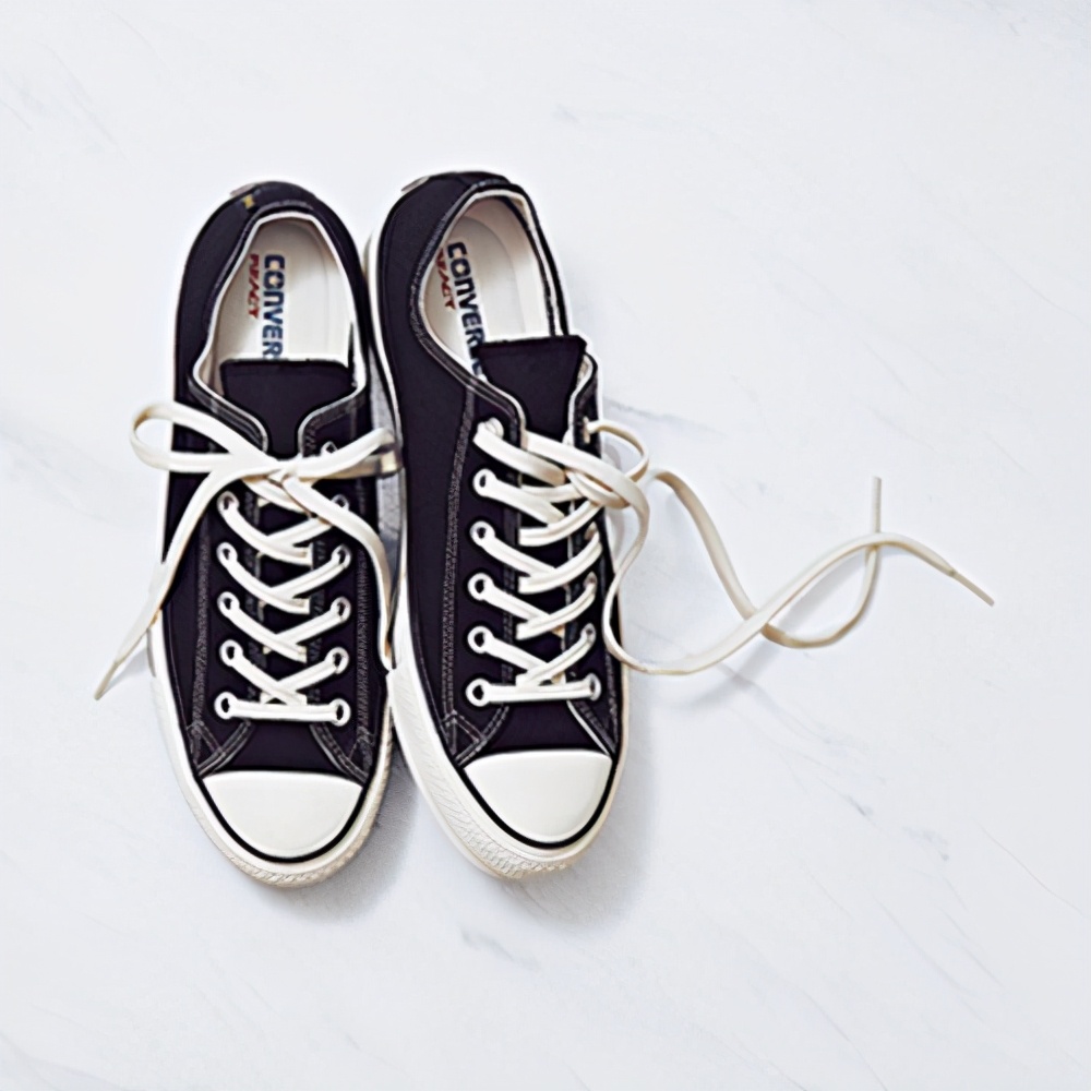 匡威休闲百搭风高帮鞋,匡威的高帮鞋怎么搭配