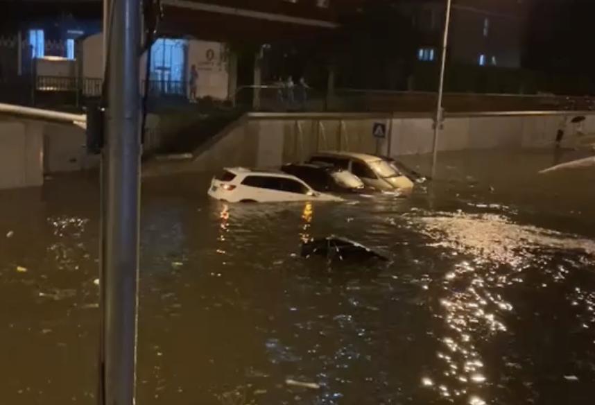 雨天积水开车的正确方法,车辆雨天过积水路面关注事项