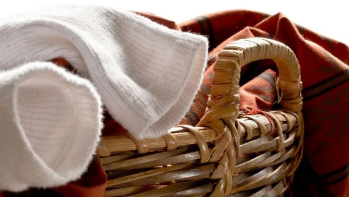 洗袜放84消毒液吗,84消毒液适合洗衣机用吗