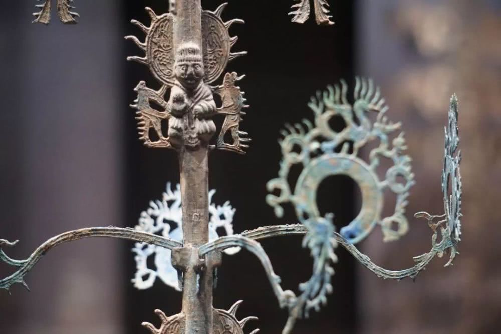 川蜀特产青铜摇钱树究竟有何用途，祭祀、陈设、还是明器？