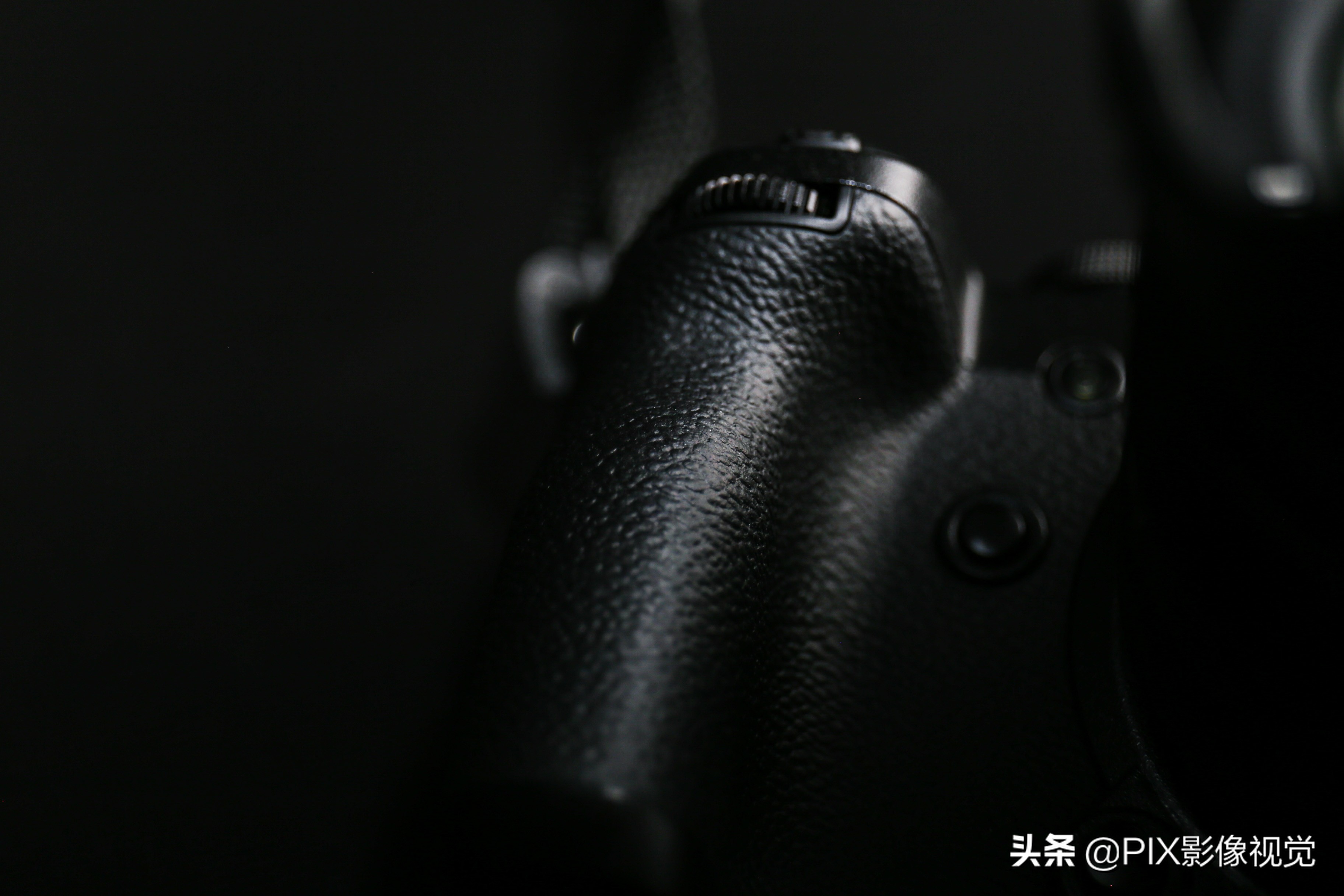 聊一下富士微单,富士x-h1现在还值得入手吗