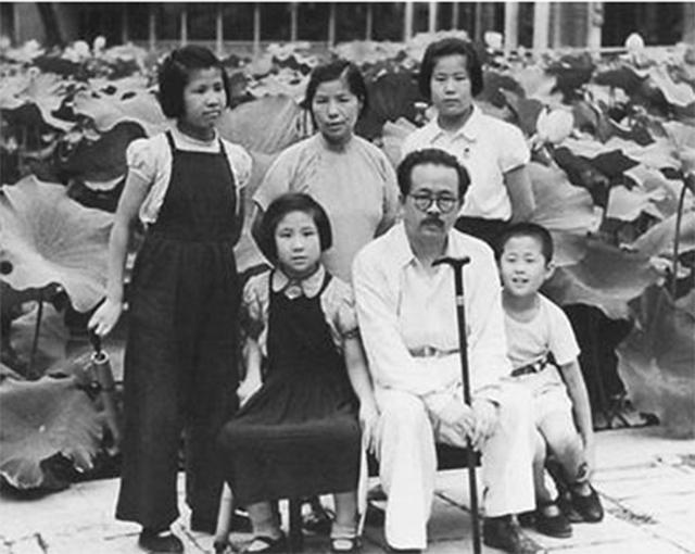 工作狂人任弼时，生命最后一刻还在工作，9个儿女只留下4人