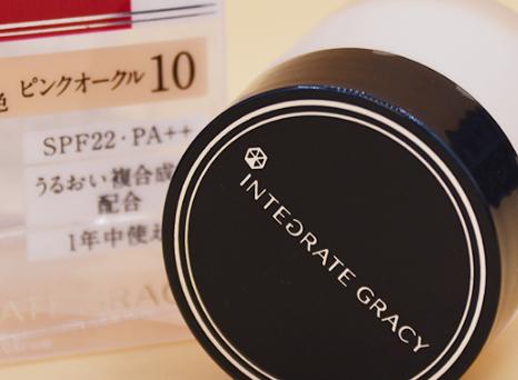 用哪种粉底液可以让肌肤变得自然光滑，同时又有素颜的质感呢?