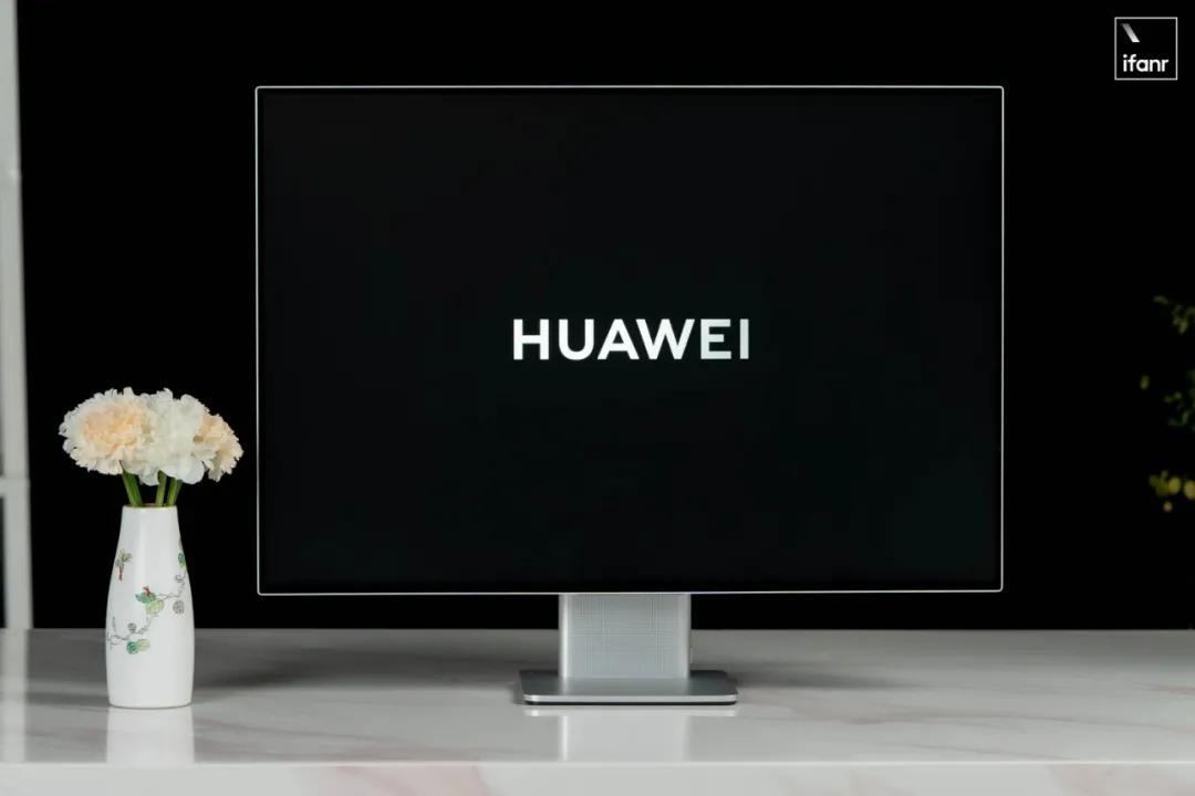 华为MateView显示器：28英寸的超大屏幕，会是最好的办公伙伴吗？