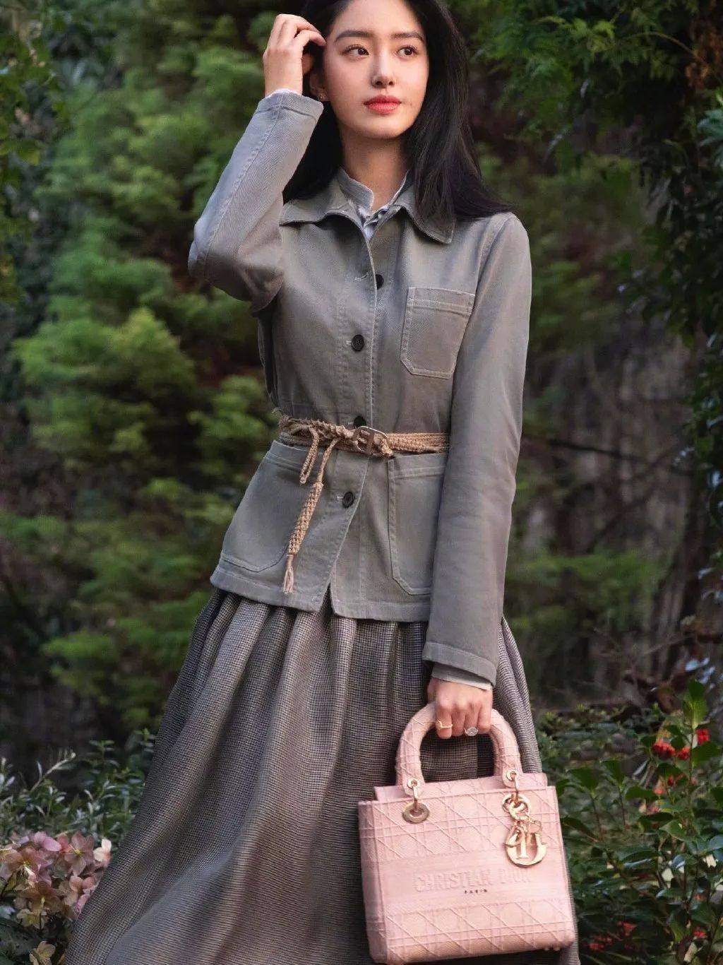 给迪奥一个机会，它就能带你邂逅浪漫秘境