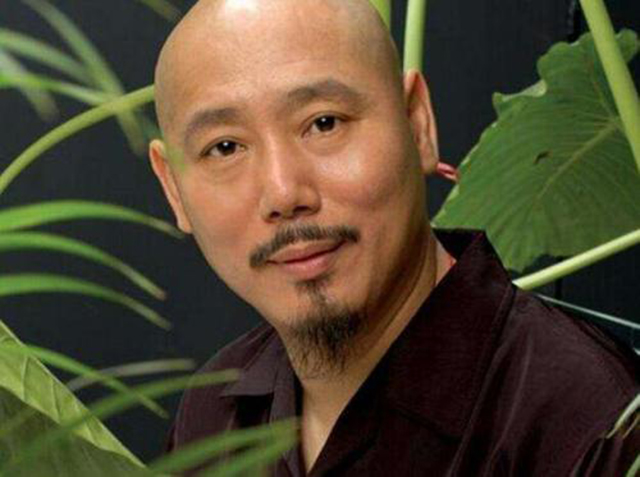 服装厂工人经商成富豪，90年代身家过亿，却不愿借钱让儿子买房