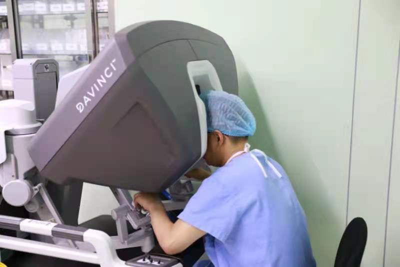 四川首例！市妇女儿童中心医院妇科团队成功开展经阴道单孔,V-NOTES达芬奇机器人全子宫+双侧输卵管切除术