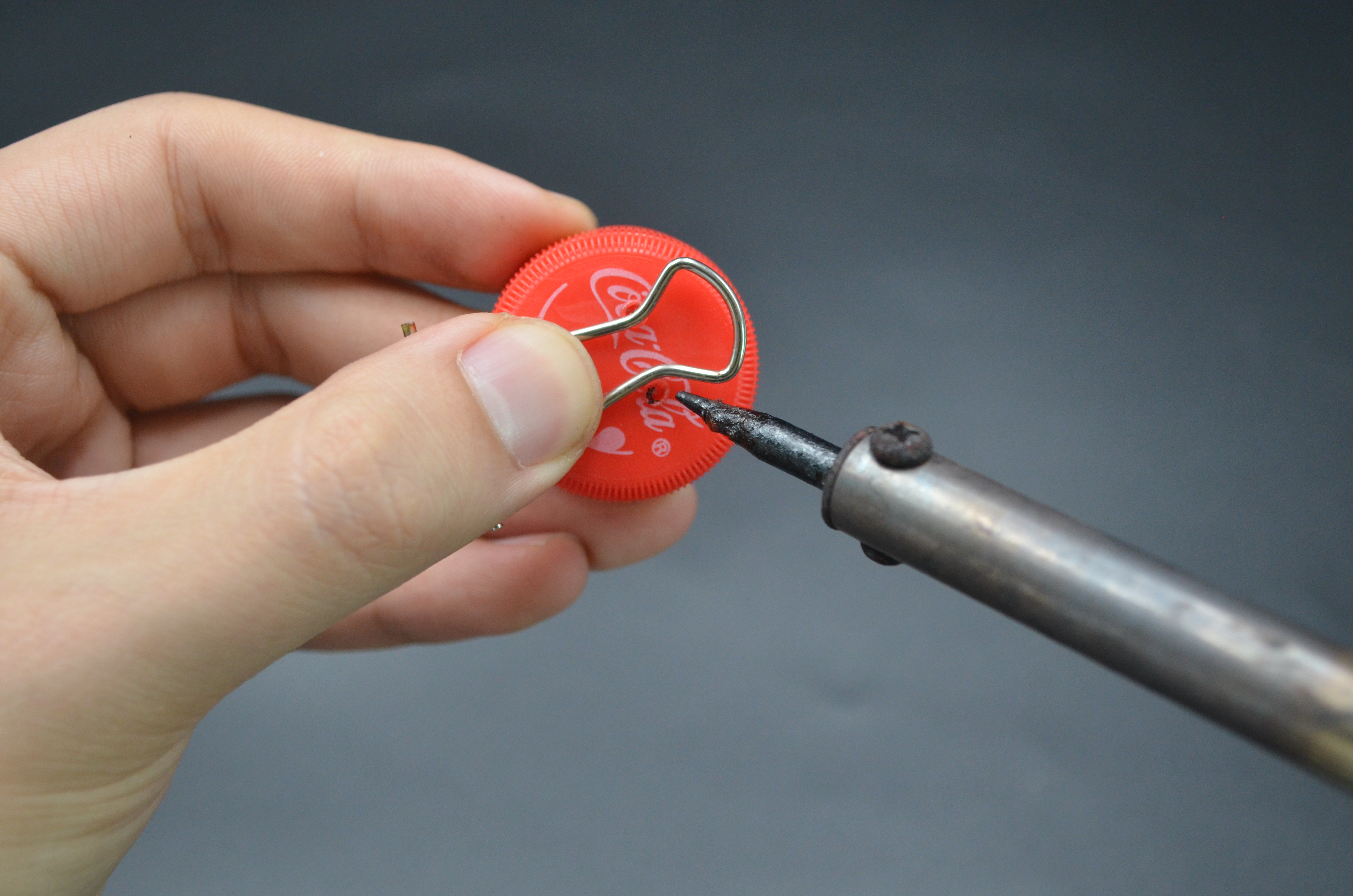 大孔锅盖头坏了妙招,锅盖帽坏了怎么修理好用