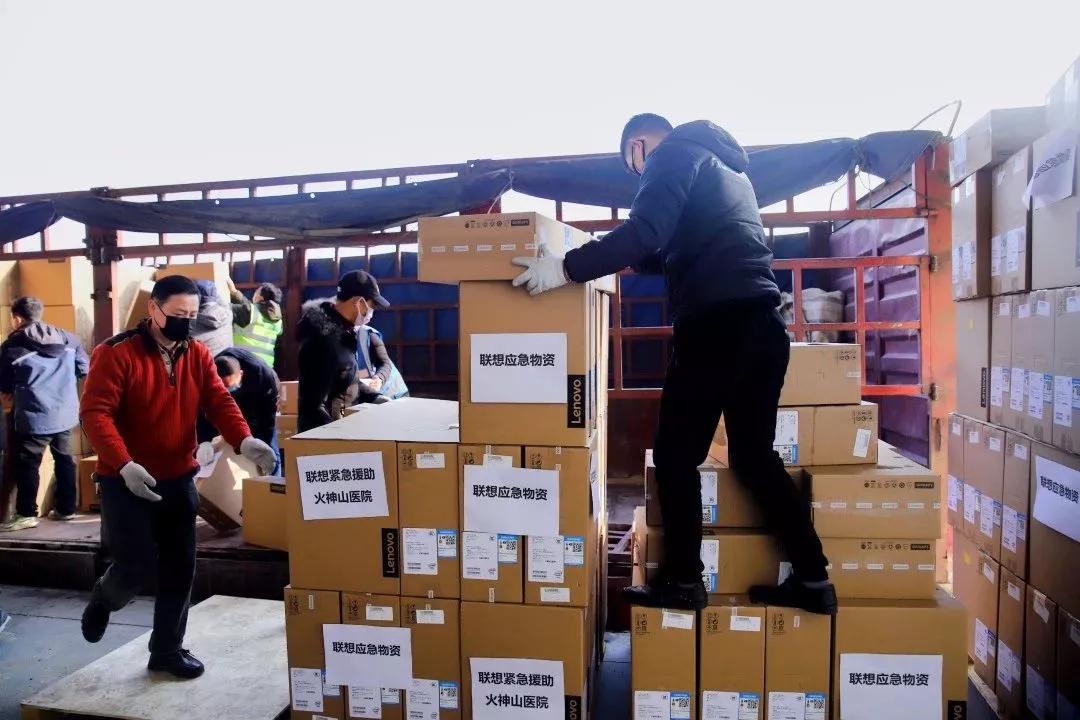 与时间赛跑，为生命逆行，星夜兼程奔向武汉