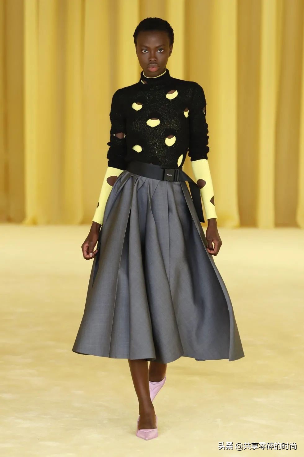 prada普拉达时装秀2018,普拉达prada2022春夏秀场蔡徐坤