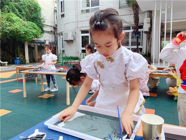 笔墨纸砚润童心，书香画韵趣国庆：合肥市宿州路幼儿园迎国庆活动